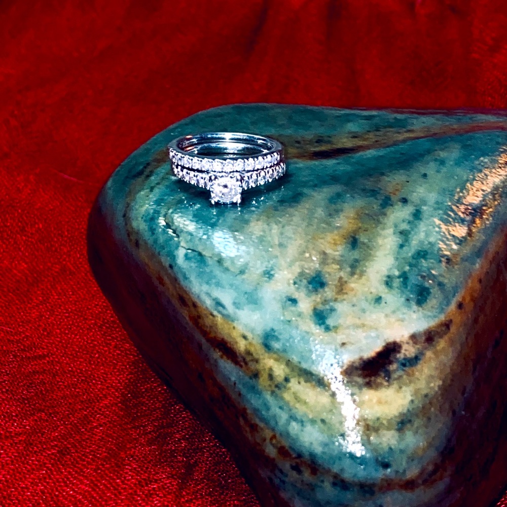 Engagement ring - Picture 2 of 3